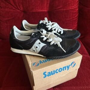 Saucony Classic Black and White Trainers